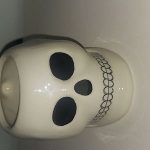 Crofton skull mug